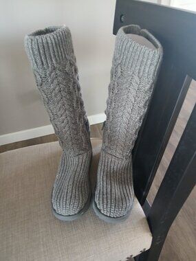 Uggs women's  grey classic cardy cabled knit boot  Size 7